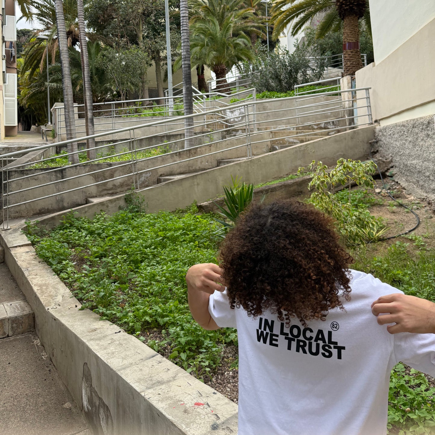 Camiseta Only Local IN LOCAL WE TRUST (Regular Fit)